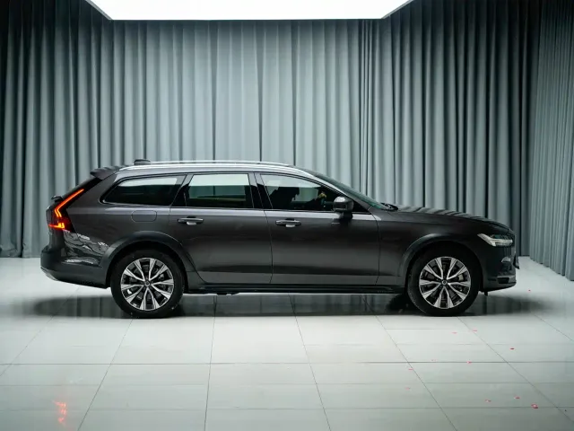Volvo V90 — Фото автомобиля 6