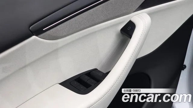 Tesla Model Y — Фото автомобиля 15