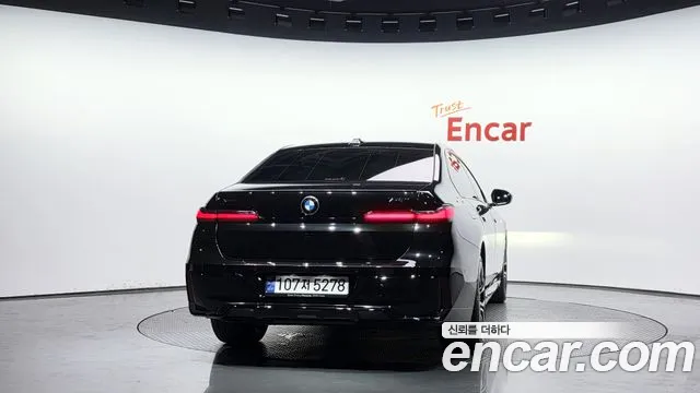 BMW 7 Series G70 — Фото автомобиля 4