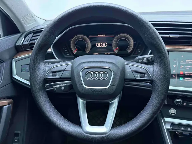 Audi Q3 — Фото автомобиля 9