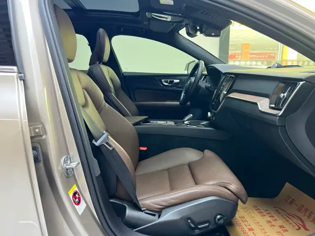 Volvo S60 — Фото автомобиля 12