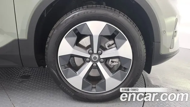 Вольво XC40 B4 Ultimate Bright — Фото автомобиля 20