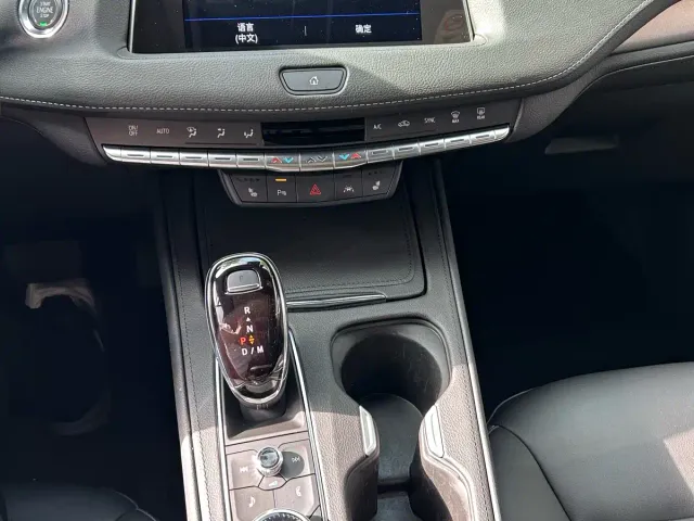 Cadillac XT4 — Фото автомобиля 8