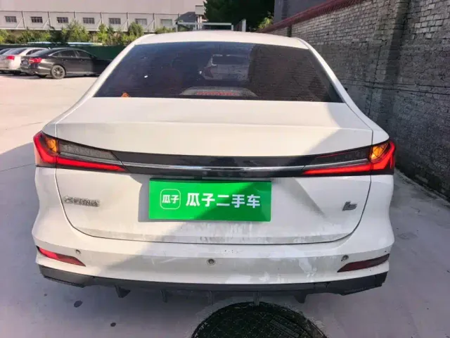 Roewe i5 — Фото автомобиля 5