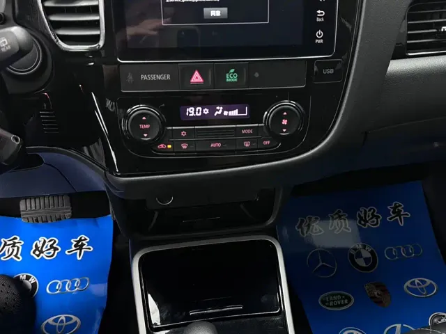 Mitsubishi Outlander — Фото автомобиля 14