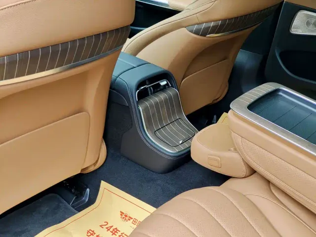 Mercedes-Benz E-Class — Фото автомобиля 9