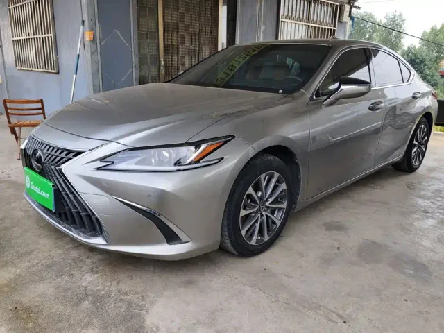 Фотография автомобиля — Lexus ES