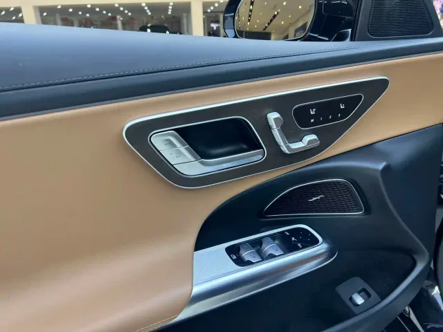 Mercedes-Benz E-Class — Фото автомобиля 4