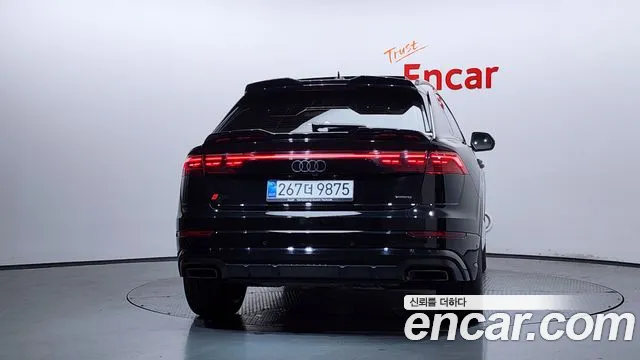 Audi Q8 55 TFSI quattro Premium — Фото автомобиля 4
