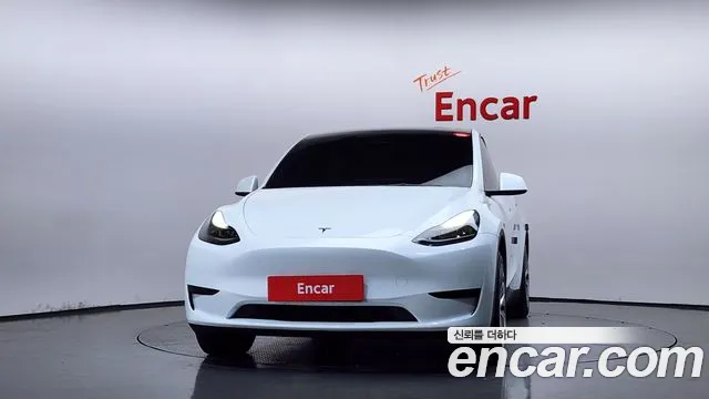 Tesla Model Y — Фото автомобиля 3