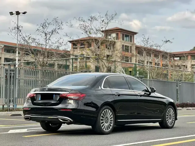 Mercedes-Benz E-Class — Фото автомобиля 4