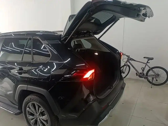 Toyota RAV4 — Фото автомобиля 18