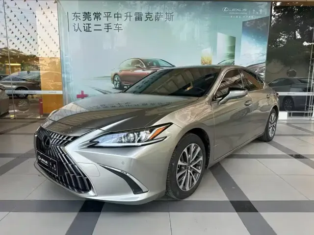 Фотография автомобиля — Lexus ES