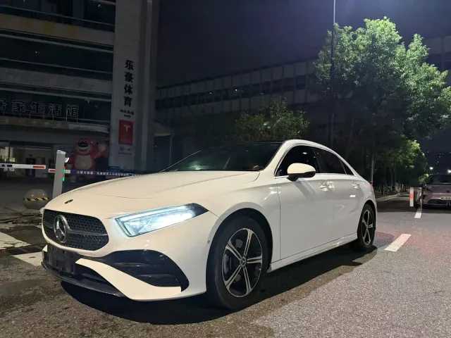Mercedes-Benz Mercedes-Benz A-Class 2023 A 200 L Fashion — Фото автомобиля 2