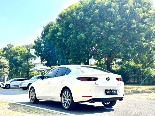 Mazda Axela — Фото автомобиля 6