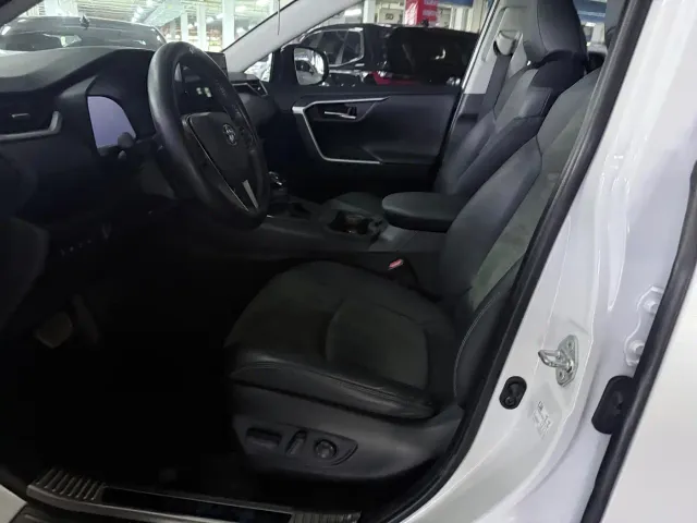 Toyota RAV4 — Фото автомобиля 8
