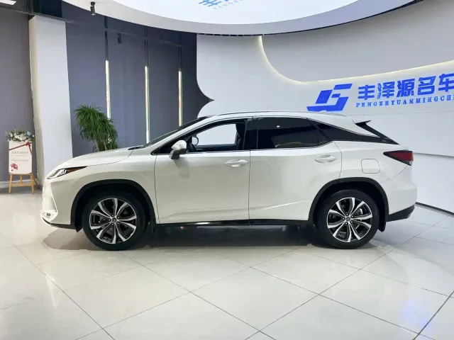 Lexus RX — Фото автомобиля 4