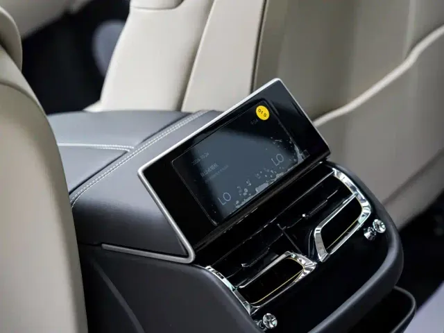 Bentley Flying Spur — Фото автомобиля 14