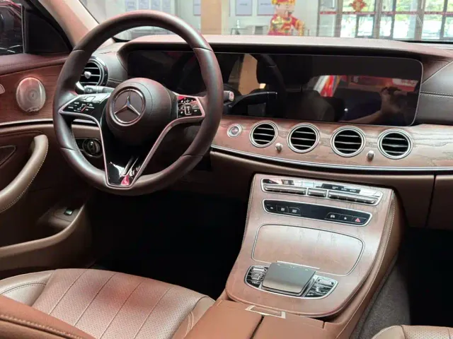 Mercedes-Benz E-Class — Фото автомобиля 17