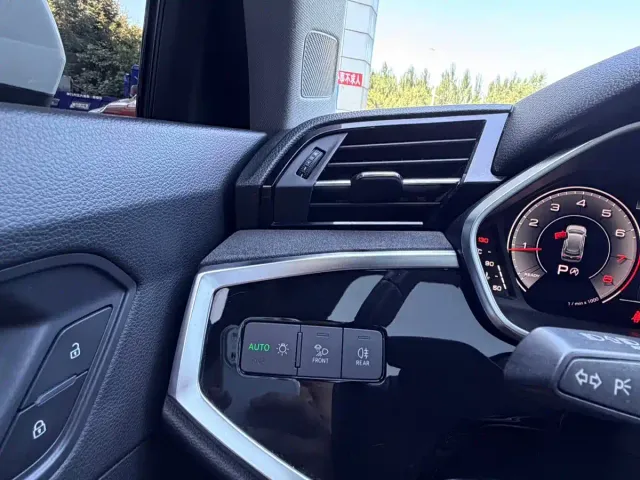 Audi Q3 — Фото автомобиля 14
