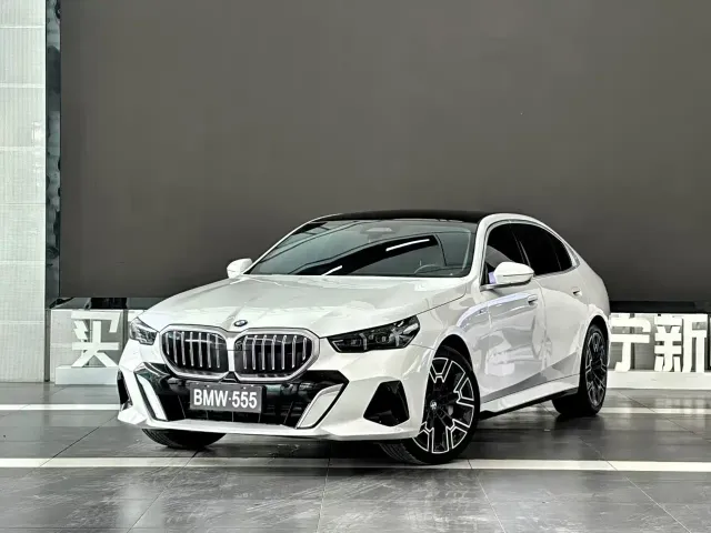 Фотография автомобиля — BMW 5 Series