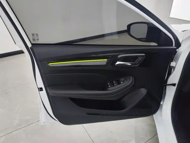 Roewe i5 — Фото автомобиля 7