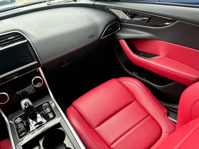 Jaguar Jaguar XEL 2024 Model 2.0T 250PS R-DYNAMIC S Gloss Black Sport Edition — Фото автомобиля 13