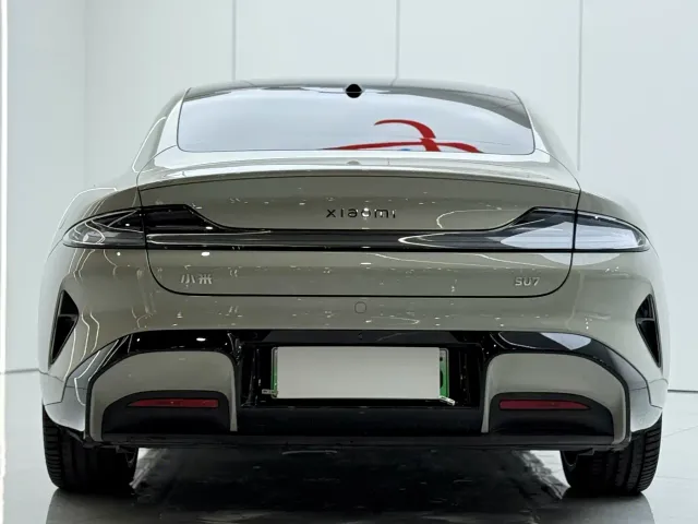 Xiaomi SU7 — Фото автомобиля 15