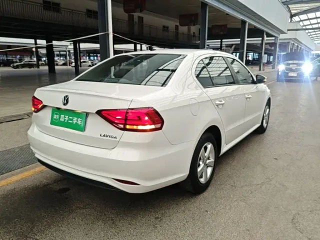 Volkswagen Lavida — Фото автомобиля 6