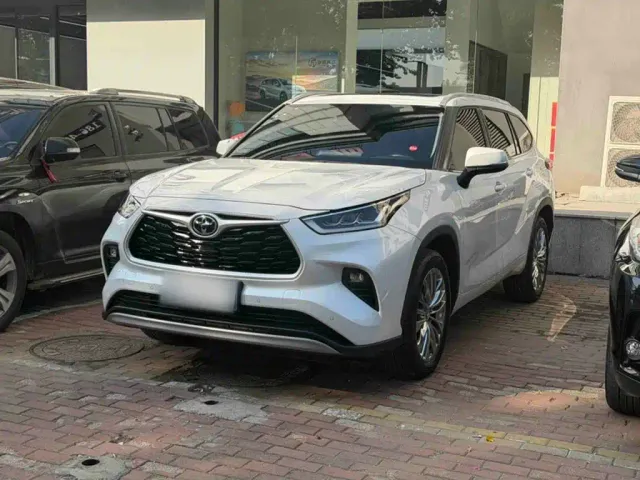 Фотография автомобиля — Toyota Highlander