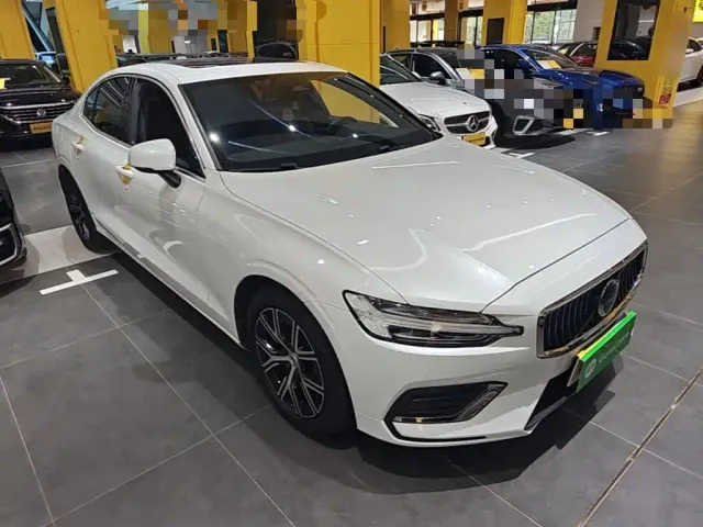 Volvo Volvo S60 2024 B4 Elegance Luxury Edition — Фото автомобиля 3