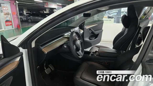 Tesla Model Y — Фото автомобиля 20