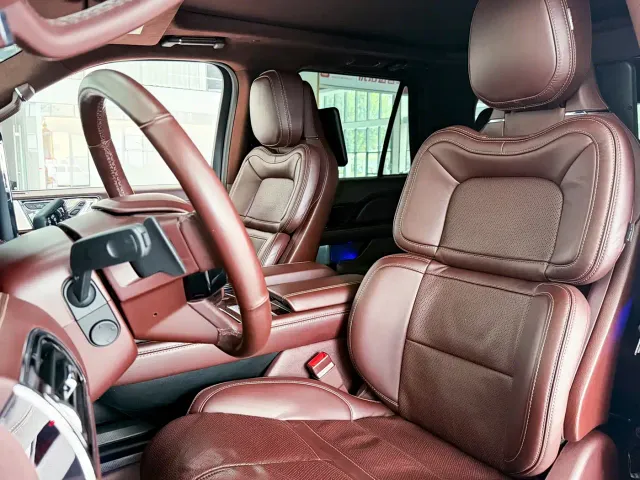 Lincoln Navigator — Фото автомобиля 9