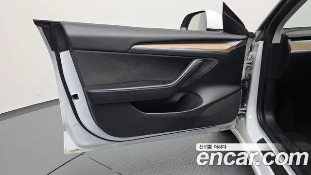 Tesla Model 3 — Фото автомобиля 13