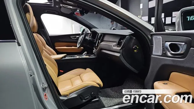 Вольво XC60 — Фото автомобиля 10