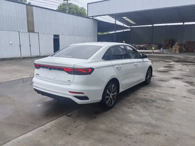 Geely Emgrand — Фото автомобиля 21