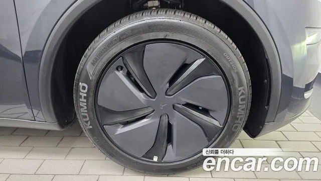 Tesla Model Y — Фото автомобиля 21