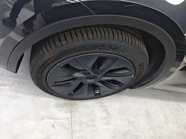 Tesla Model Y — Фото автомобиля 22