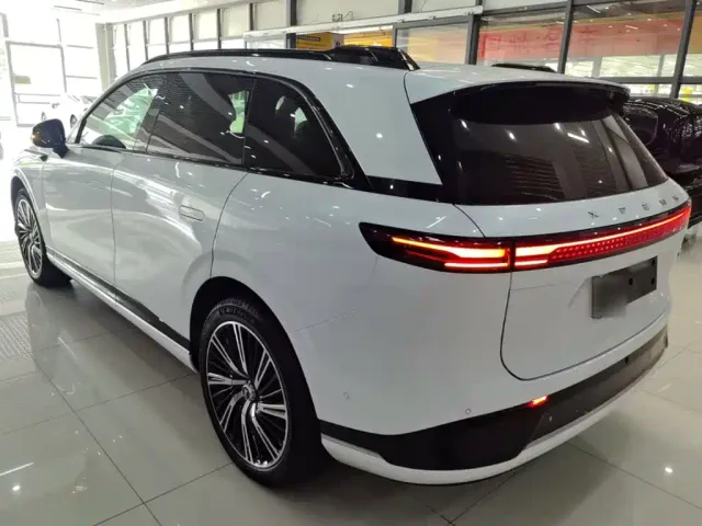 Xpeng G9 — Фото автомобиля 4
