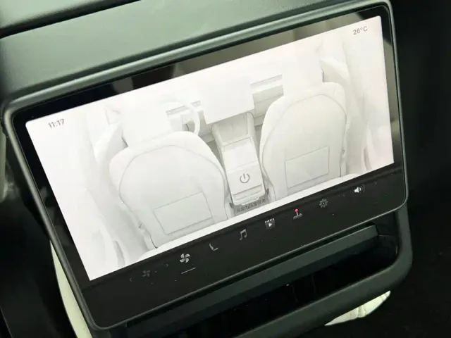 Tesla Model 3 — Фото автомобиля 19