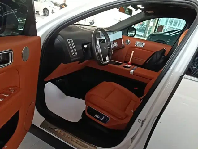 Li Auto L7 — Фото автомобиля 15