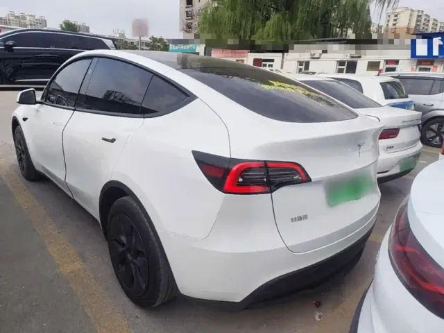 Tesla Model Y — Фото автомобиля 4