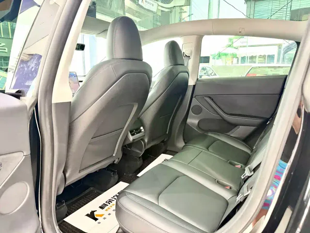 Tesla Model Y — Фото автомобиля 8