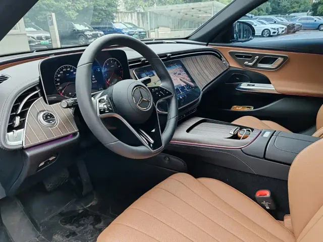 Mercedes-Benz E-Class — Фото автомобиля 10