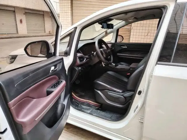 GAC Trumpchi M6 — Фото автомобиля 5