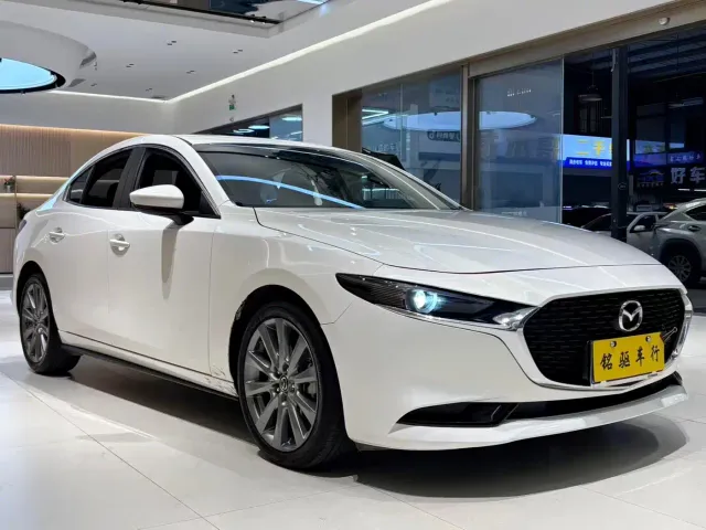 Mazda Axela — Фото автомобиля 4