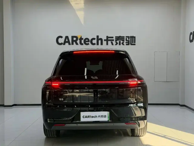 Li Auto L8 — Фото автомобиля 14