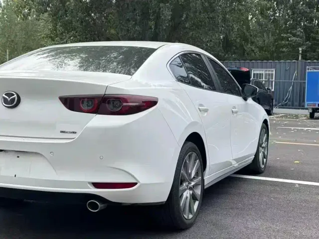 Mazda Axela — Фото автомобиля 6