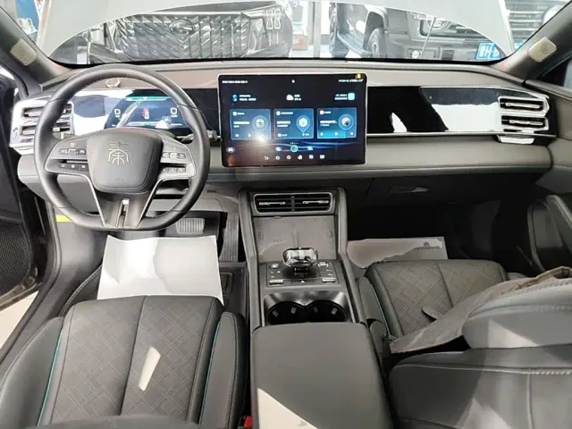 BYD Qin L — Фото автомобиля 9