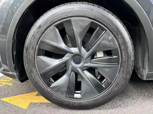 Tesla Model Y — Фото автомобиля 15